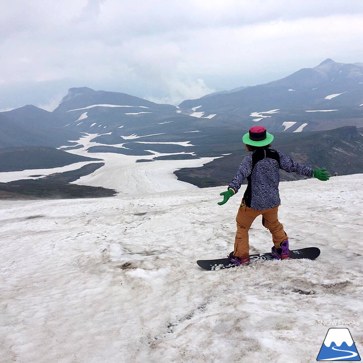 7月でも滑れる！大雪山黒岳～北鎮岳、残雪スノーボード滑走♪